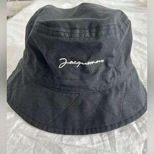 Jacquemus bucket hat